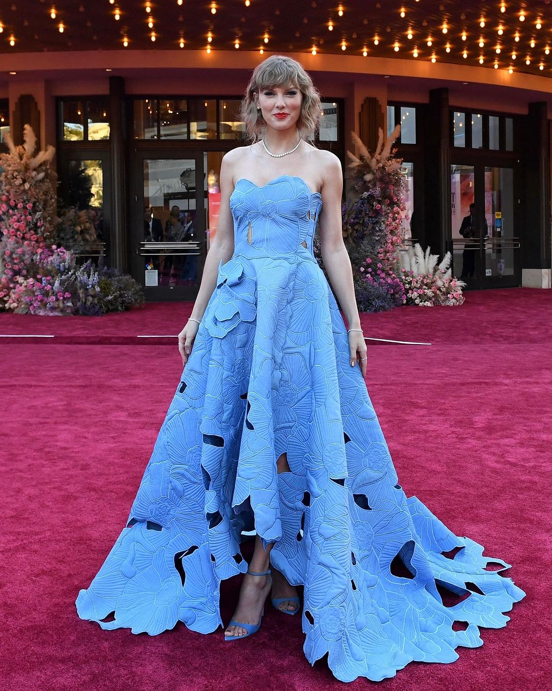 Taylor Swift's Iconic Oscar De La Renta Gown Has Us Covering Beautiful Blue  Dresses - We Select Dresses