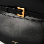 Shuffle Medium Buckled Leather Shoulder Bag Thumbnail 4
