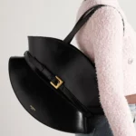 Shuffle Medium Buckled Leather Shoulder Bag Thumbnail 3