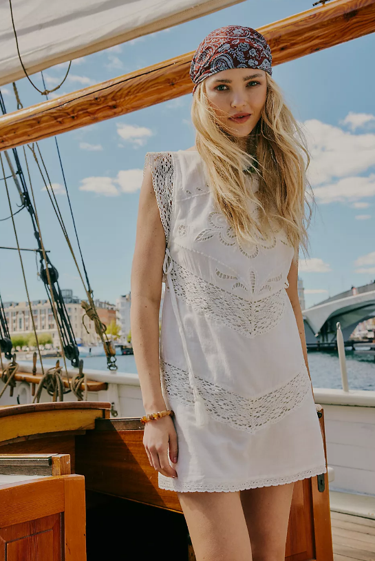 Every Cool Girl is Wearing Lace Dresses for Festivals – This is What They Are Buying
