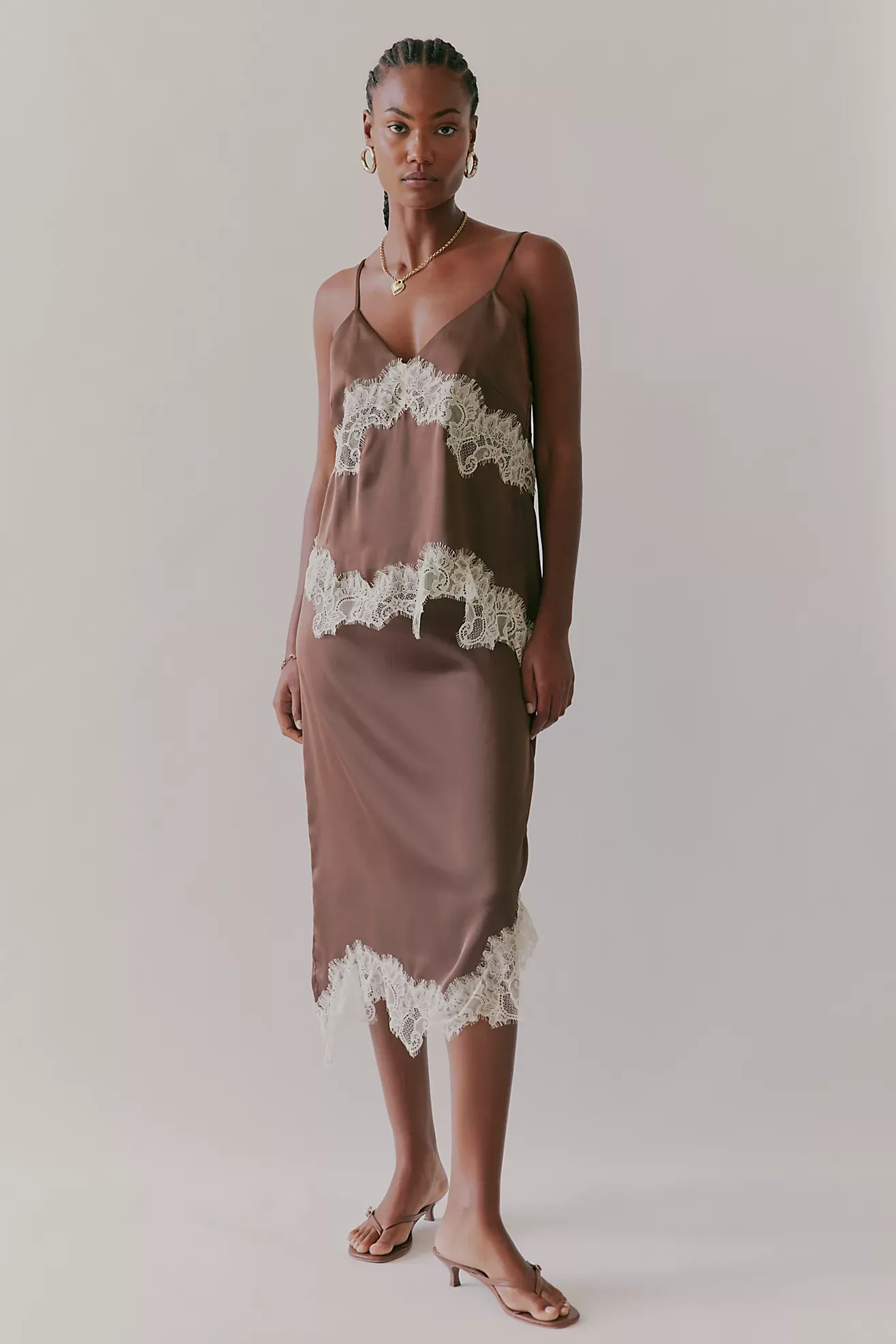 REMAIN STUDIOS Rue Set