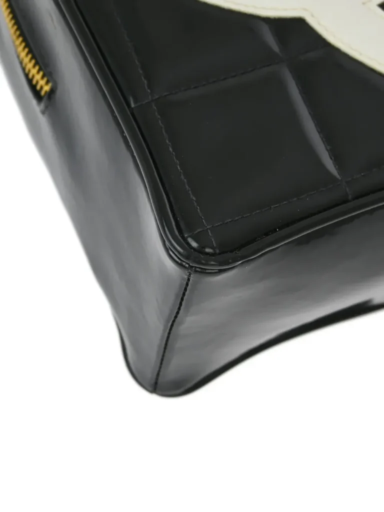 1995 CC Heart Vanity Bag Full Size Image 6