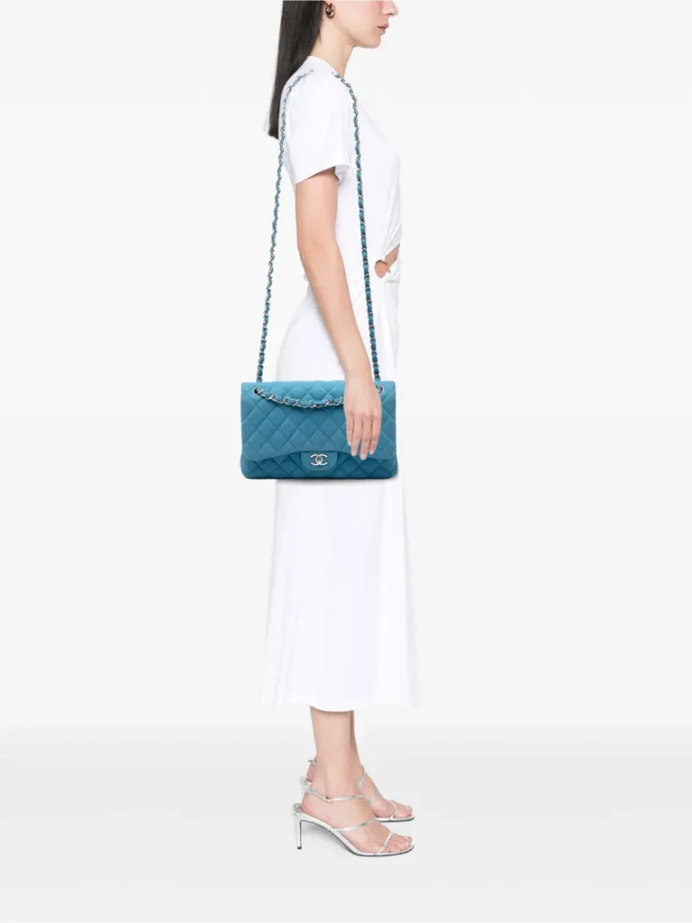 Jumbo Classic Caviar Double Flap Shoulder Bag Full Size Image 4